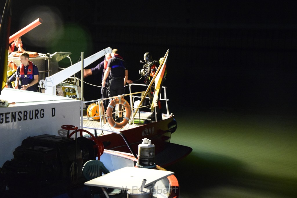 Havarie Wassereinbruch Motorraum beim Schiff Koeln Niehl Niehler Hafen P345.JPG - Miklos Laubert